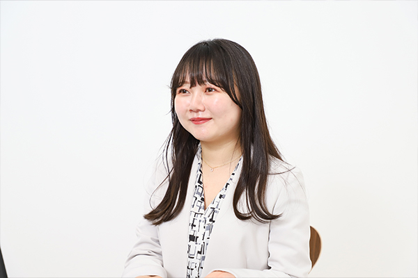 近野 真衣