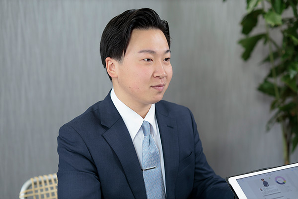 中間 亮